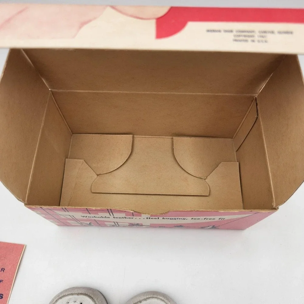 Vintage 1961 Wee Walker White Leather Baby Crib Shoes Style 220-149 Size 1 Boxed